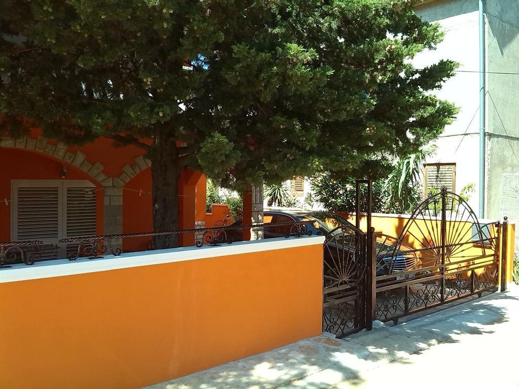 Apartments Batarilo Gornji Karin Esterno foto