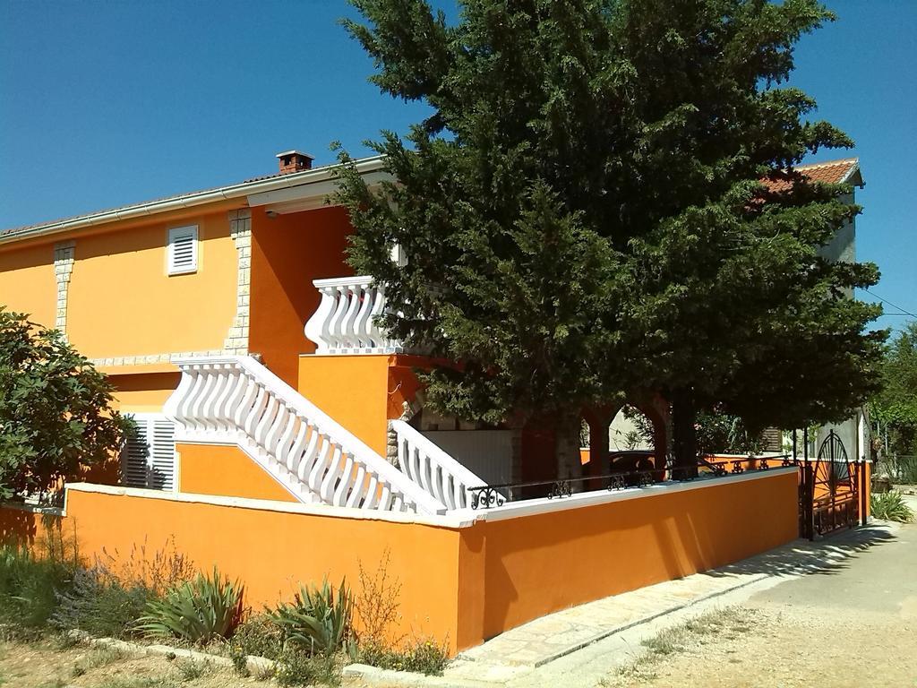Apartments Batarilo Gornji Karin Esterno foto