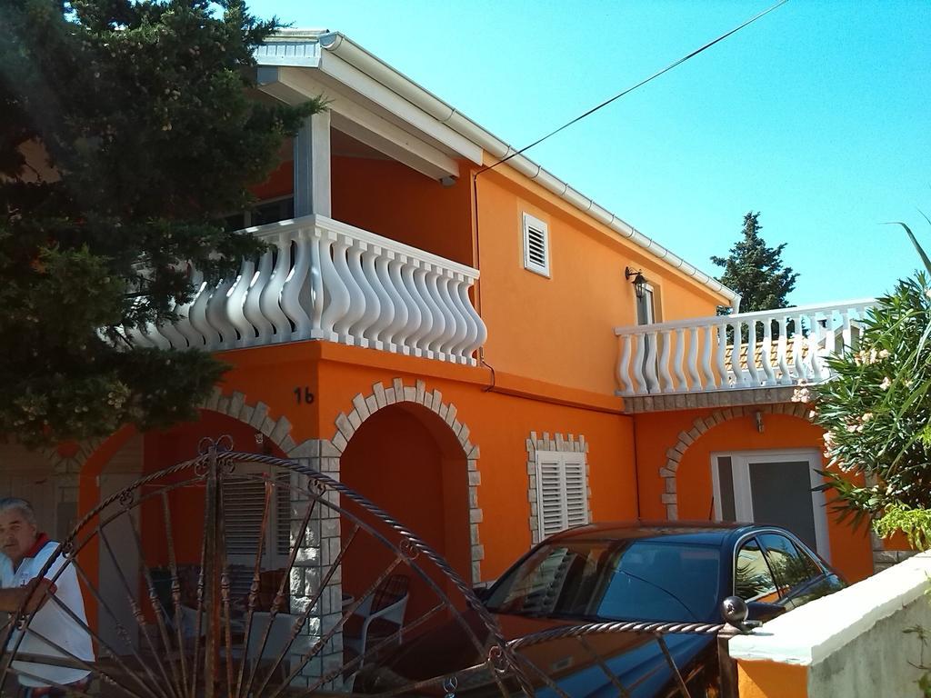 Apartments Batarilo Gornji Karin Esterno foto