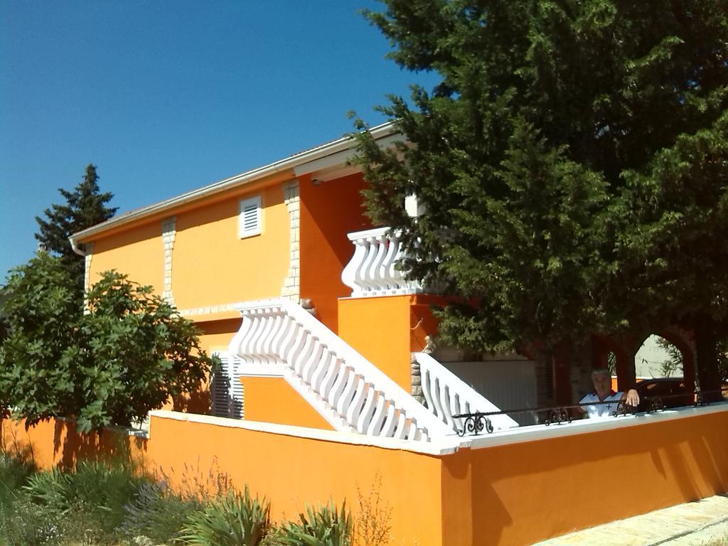 Apartments Batarilo Gornji Karin Esterno foto